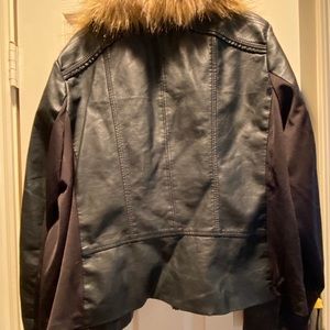 Black faux leather jacket w/ fur removable collar